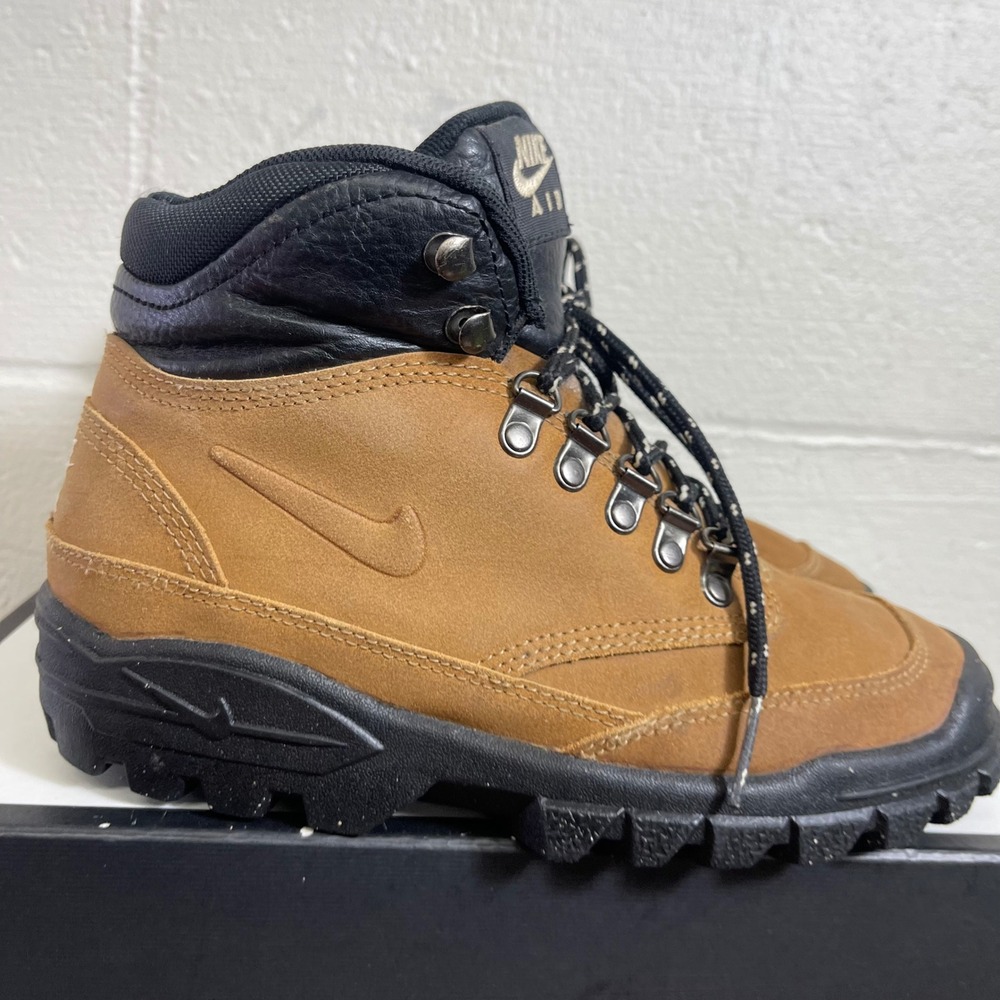VINTAGE Nike Air‎ ACG 950204 Brown Leather Athletic Hiking Boots Women's 7.5 US